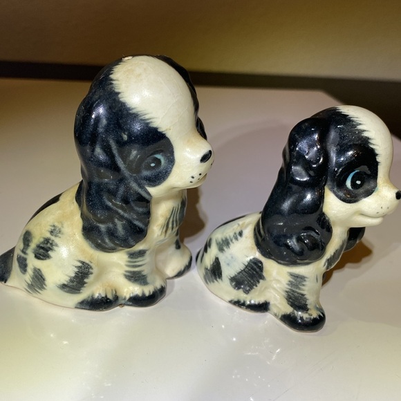Vintage 70’s Black and White Spaniel Puppy Dog Salt and Pepper Shakers Kitschy - Picture 3 of 8